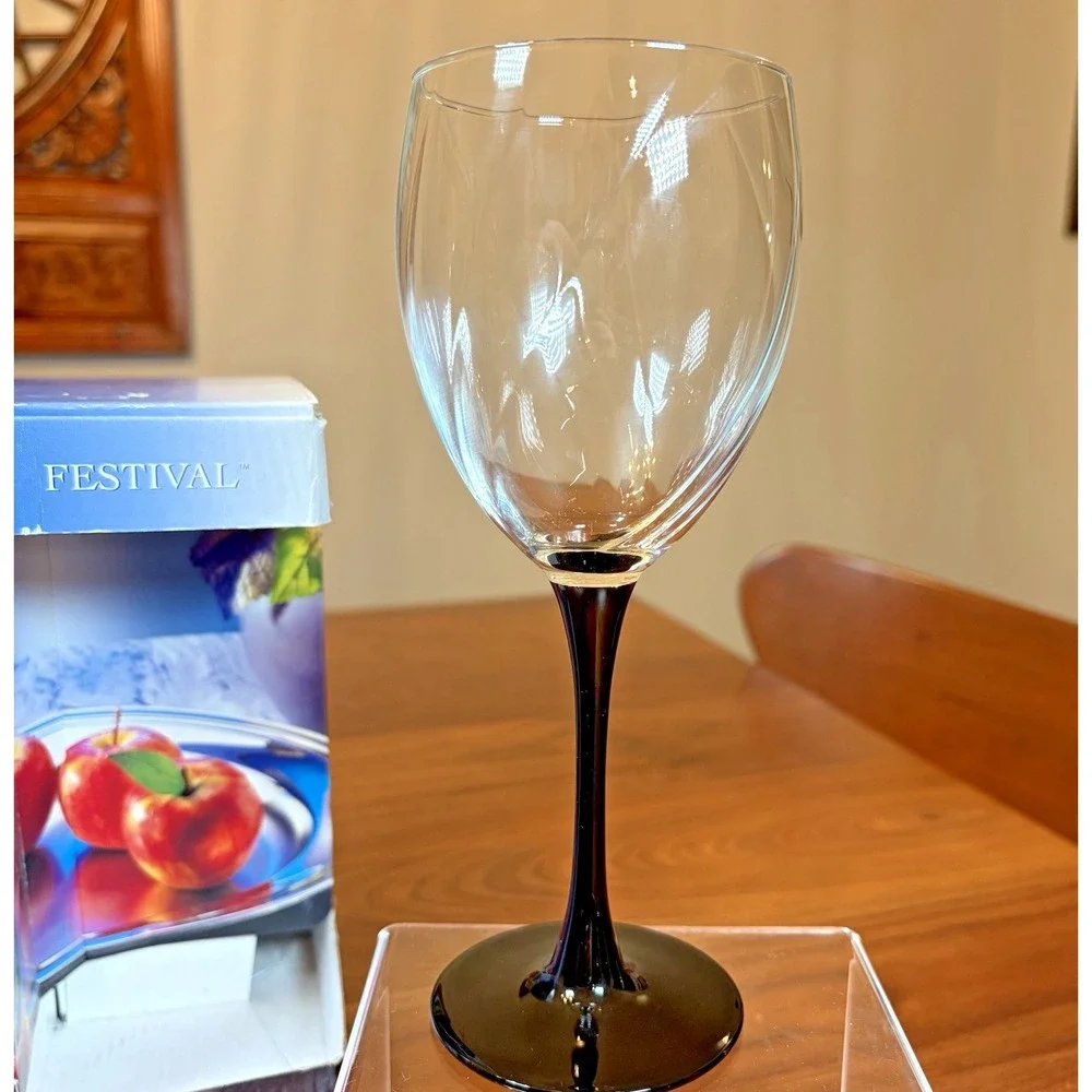 4 VTG Luminarc Black Stem Wine Glasses Festival 10.5 oz Goblets Clear Swirl Goth